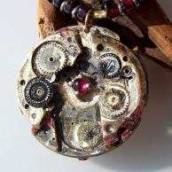 ガーネット(柘榴石)両剣水晶スチームパンクペンダントネックレス・正面