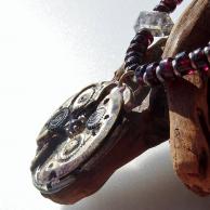 ガーネット(柘榴石)両剣水晶スチームパンクペンダントネックレス・サイドより