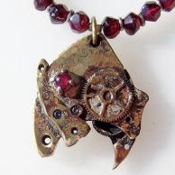 ガーネット(柘榴石)両剣水晶スチームパンクペンダントネックレス・正面