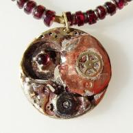 ガーネット(柘榴石)両剣水晶スチームパンクペンダントネックレス・正面