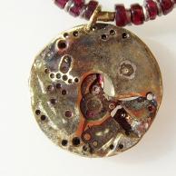 ガーネット(柘榴石)両剣水晶スチームパンクペンダントネックレス・裏面
