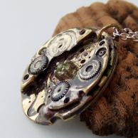 スチームパンクジュエリーハンドメイドネックレス★ペリドットサイドから