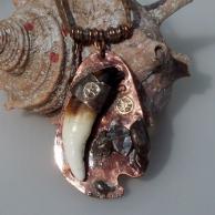 獣牙と両剣水晶スチームパンクパレットネックレス:正面