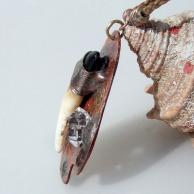 獣牙と両剣水晶スチームパンクパレットネックレス:サイドより