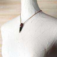 ガネーシュヒマール産ヒマラヤ水晶とガーネットペンダントネックレス・着用例