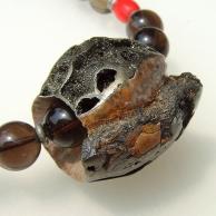 パイライト化アンモナイト化石とスモーキークオーツハンドメイドネックレス・アンモナイト化石裏面