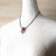 アメジストとムーンストーン・ヘマタイトのペンダントネックレス・着用例