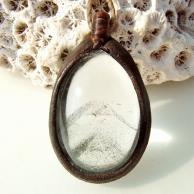 ファントム水晶革包みペンダントネックレス・表面