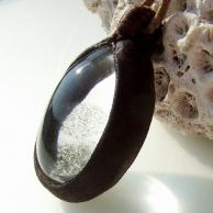 ファントム水晶革包みペンダントネックレス・サイドより