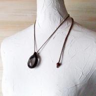 ファントム水晶革包みペンダントネックレス ・着用例