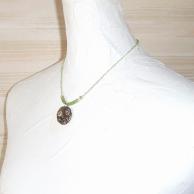 ピンクトルマリンとペリドットのスチームパンクペンダントネックレス・着用例