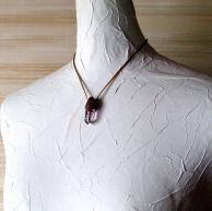 ブランドバークアメジスト(紫水晶)とガーネットハンドメイドペンダントネックレス★天然石パワーストーンアクセサリー・着用例